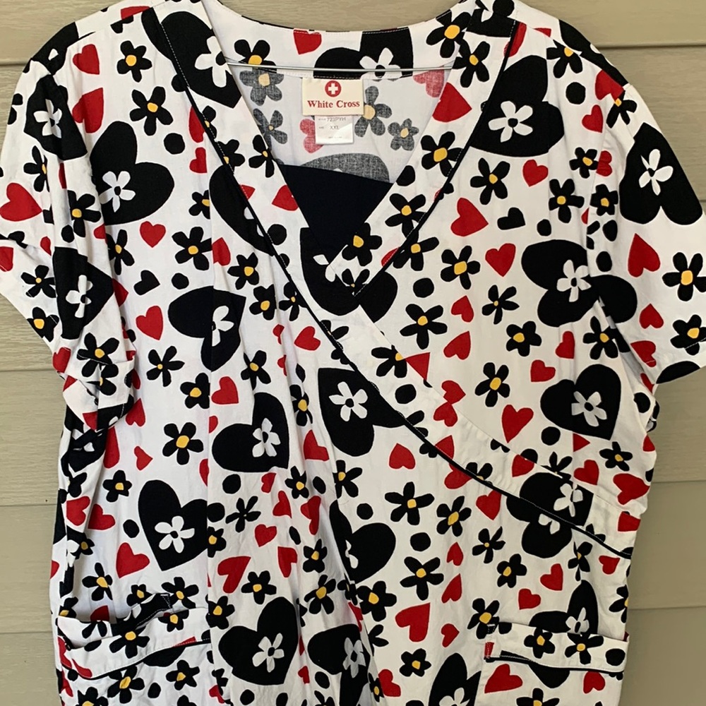 Women’s scrub top